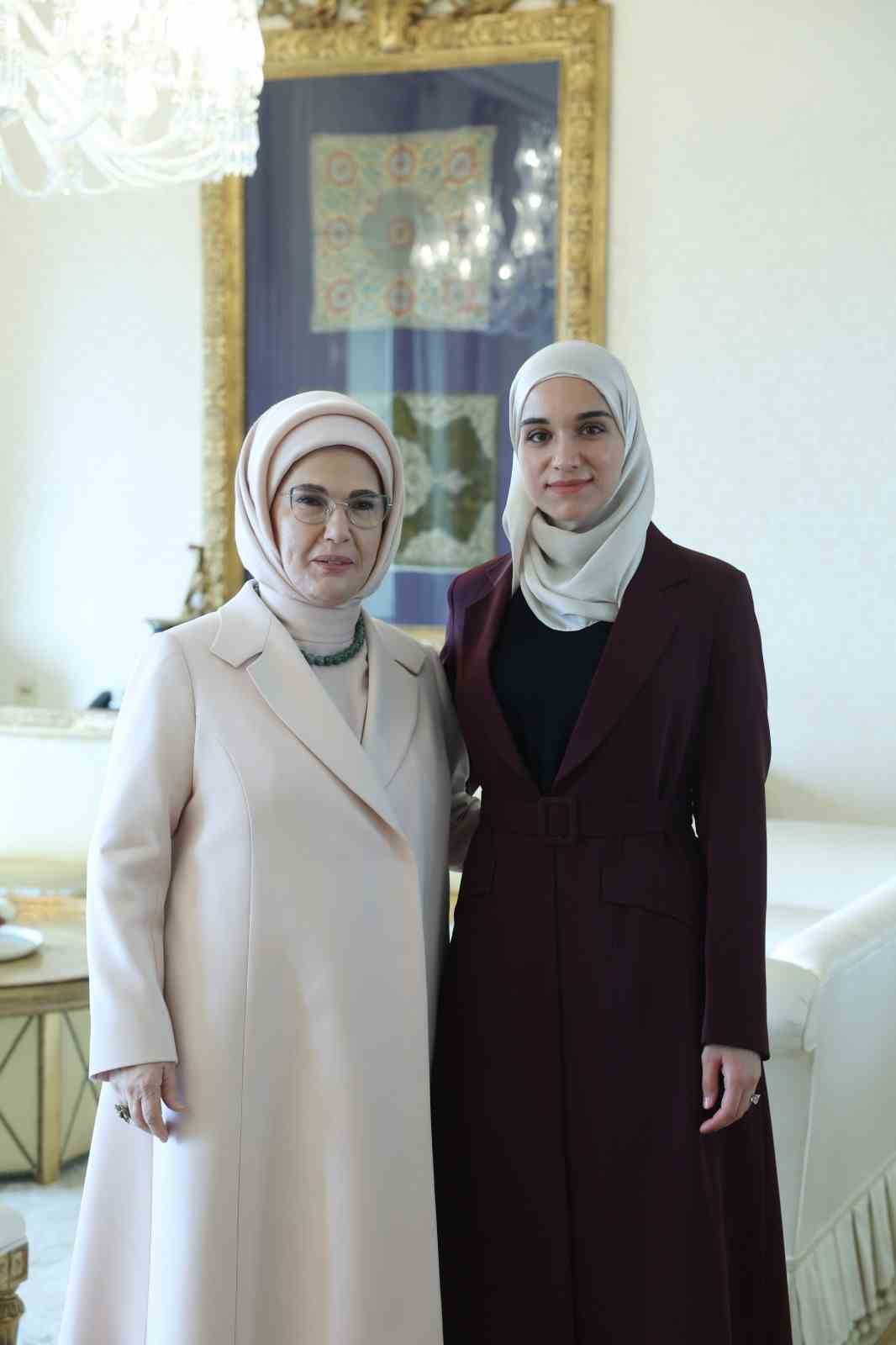 Emine Erdoğan, Suriye Cumhurbaşkanı Şara'nın eşi Latife El Durubi ile görüştü