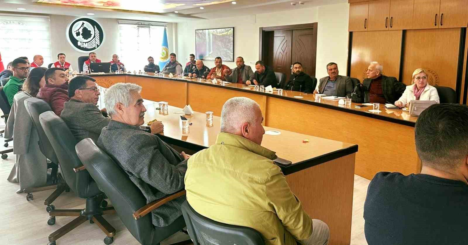 Mersin'de zeytinyağı ve sofralık zeytin üretimi bilgilendirme toplantısı