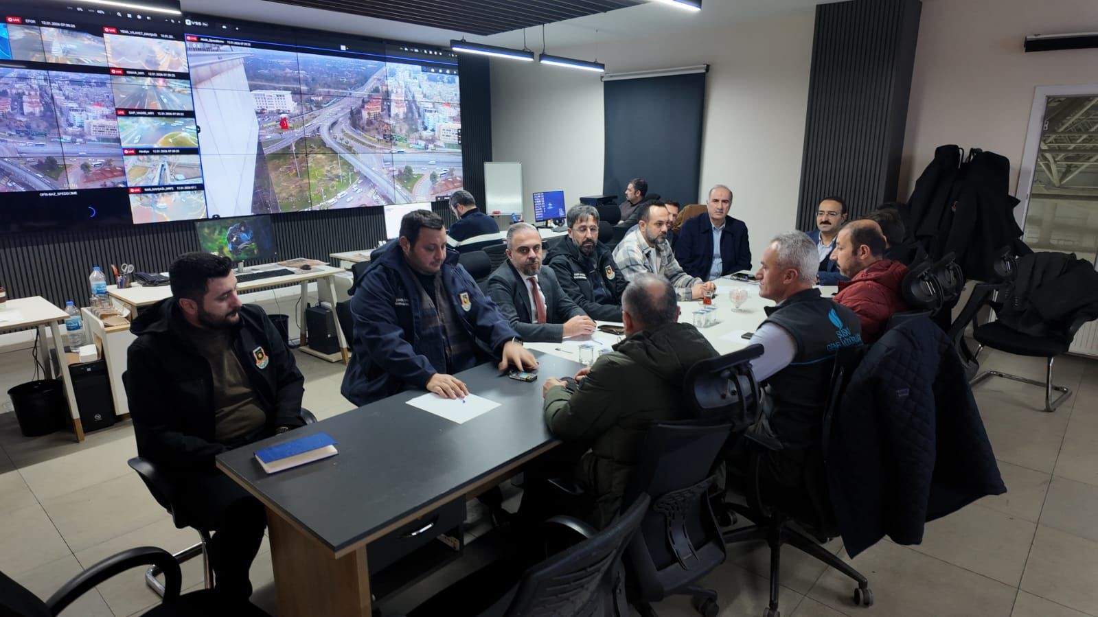 Büyükşehir'de sel ve su baskınlarına karşı kritik toplantı