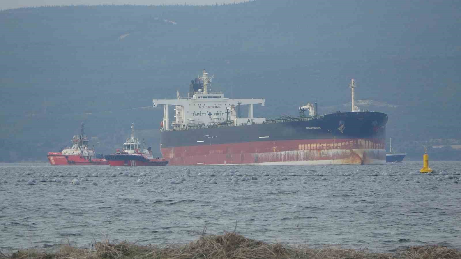 Çanakkale Boğazı'ndan geçen tanker jeneratör arızası yaptı