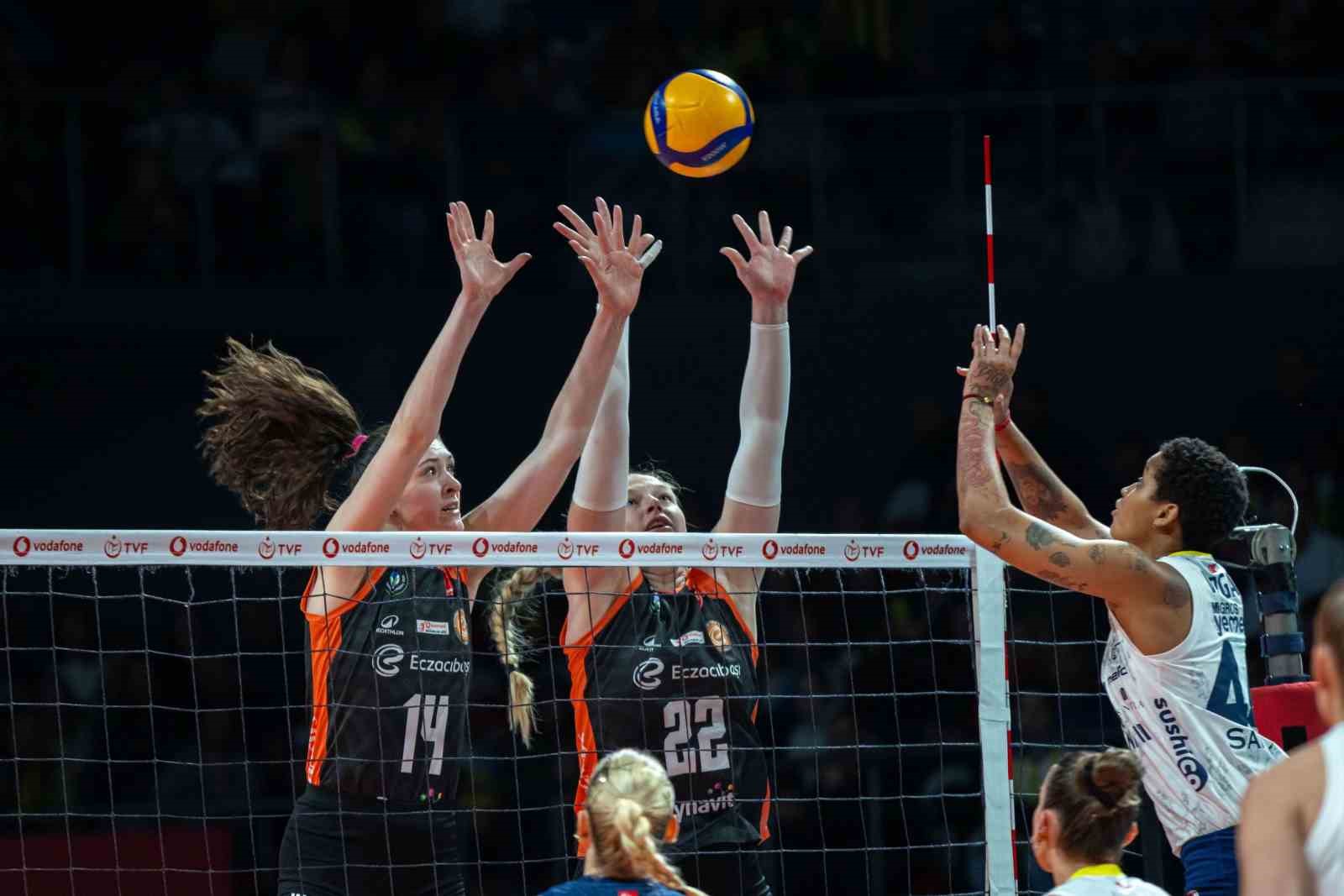 Sultanlar Ligi: Fenerbahçe Medicana: 3 - Eczacıbaşı Dynavit: 1