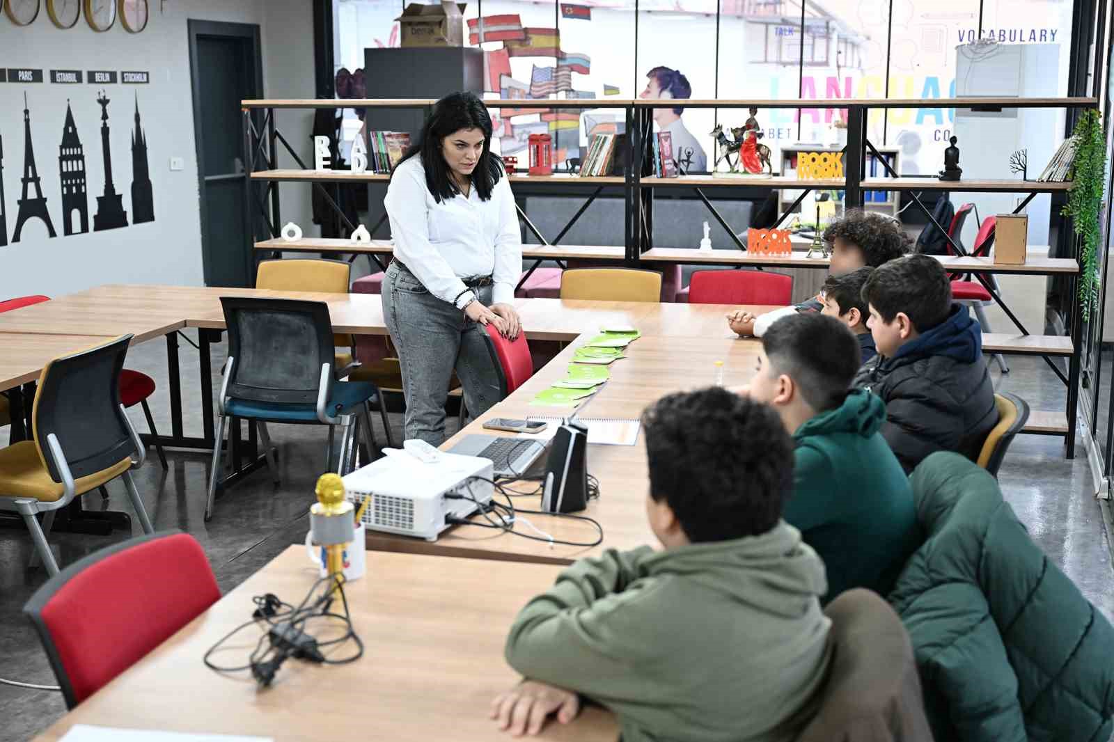 Mersin'de çocuklar akran zorbalığına karşı empati atölyelerinde buluştu