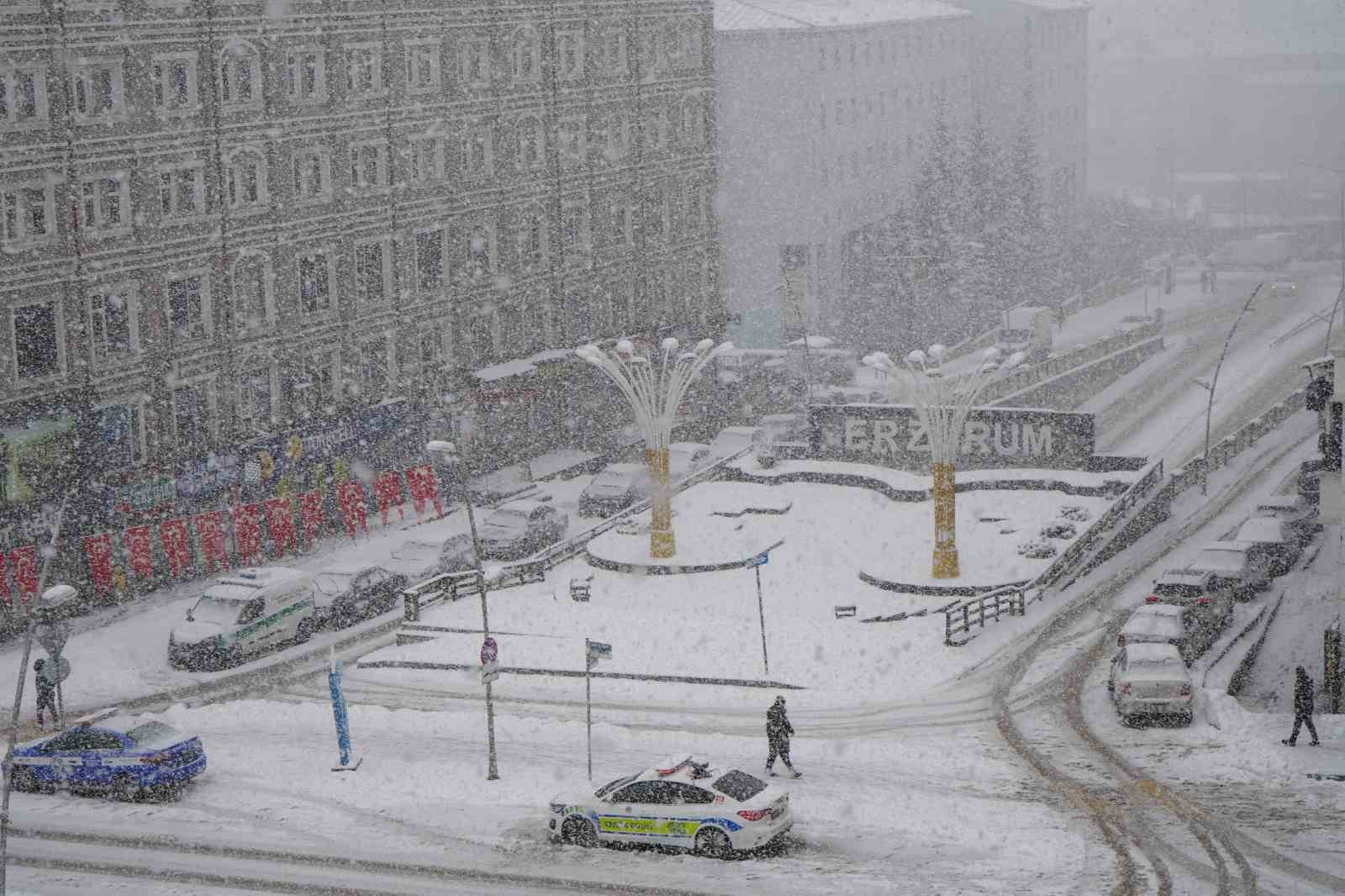 Erzurum'da Kar Sebebiyle 312 Köyün Yolu Kapalı