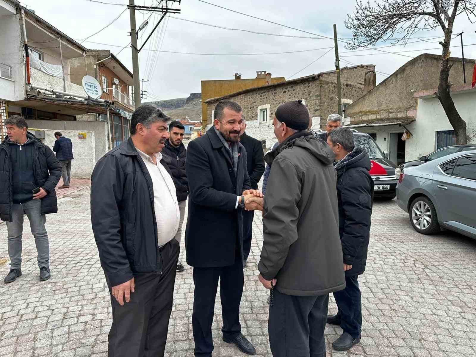 Siyasi parti başkanlarından Adem Şengül'e 'protokol' tepkisi