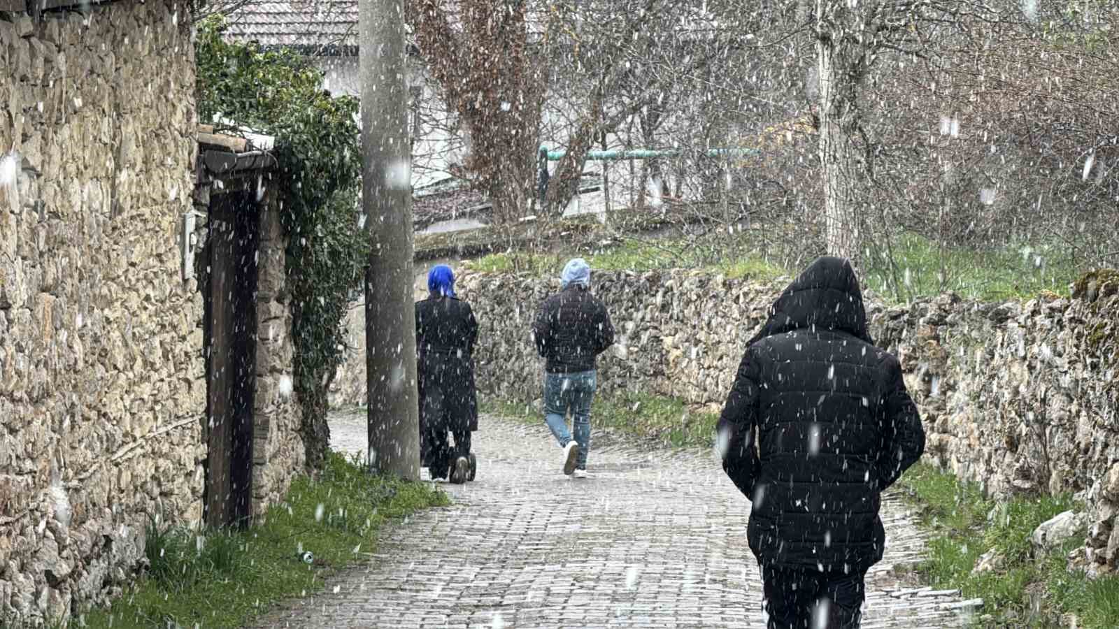 Karabük'ün yüksek kesimlerinde kar yağışı yeniden başladı