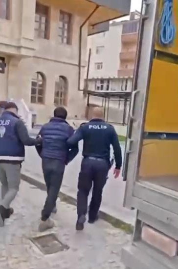 Sivas'ta kamyonette gizlenen 5 kaçak göçmen yakalandı