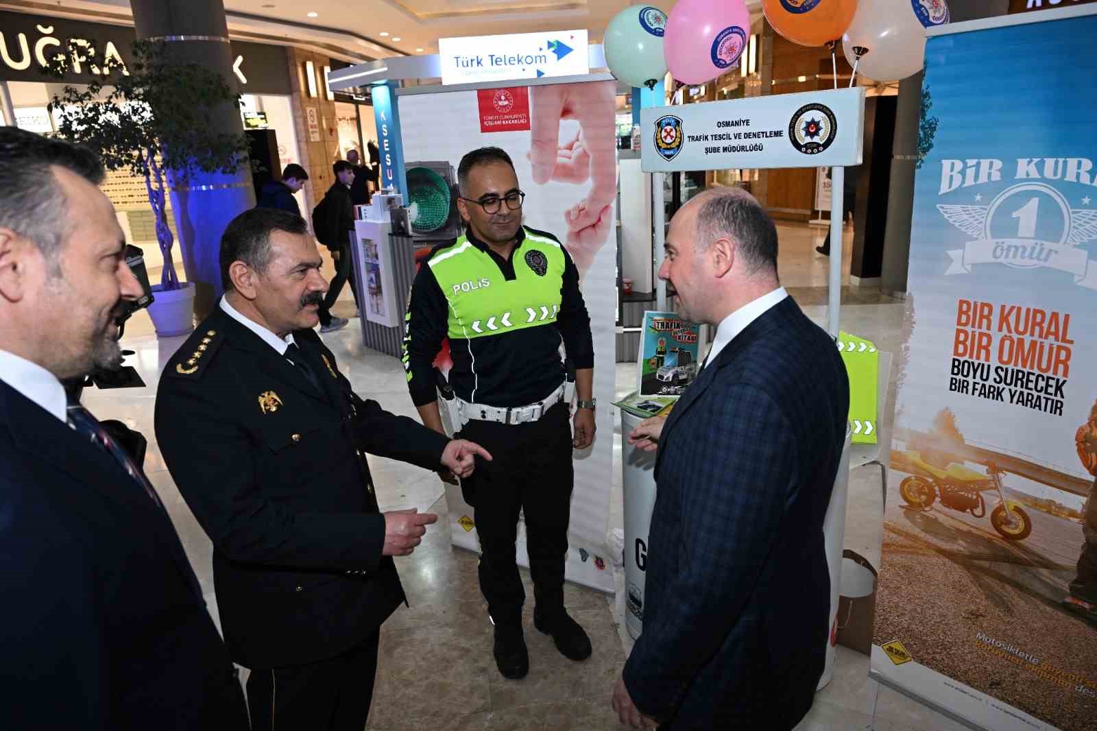 Osmaniye'de Polis Haftası'nda emniyetten bilgilendirme standı