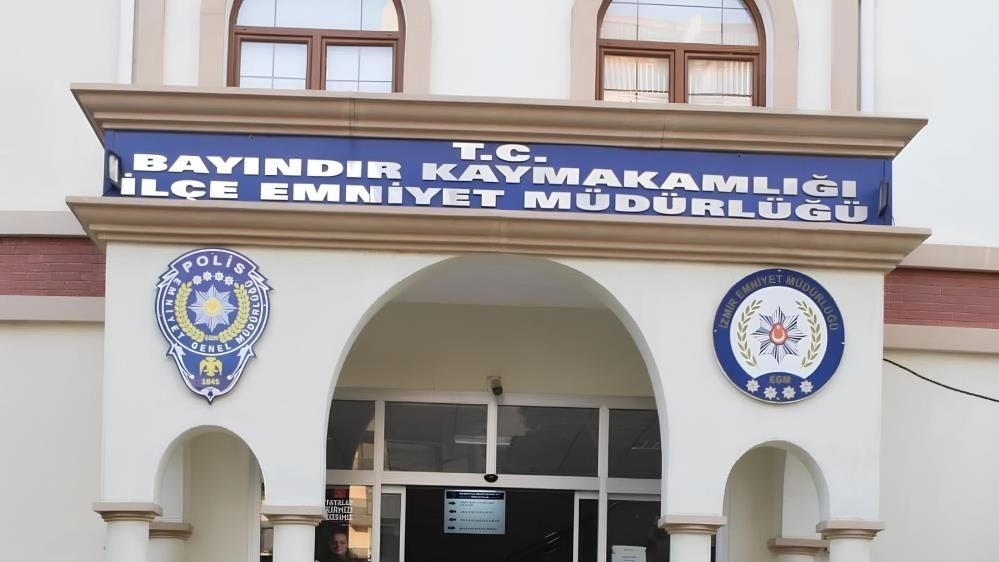 Operasyona giden 3 polis bıçaklandı