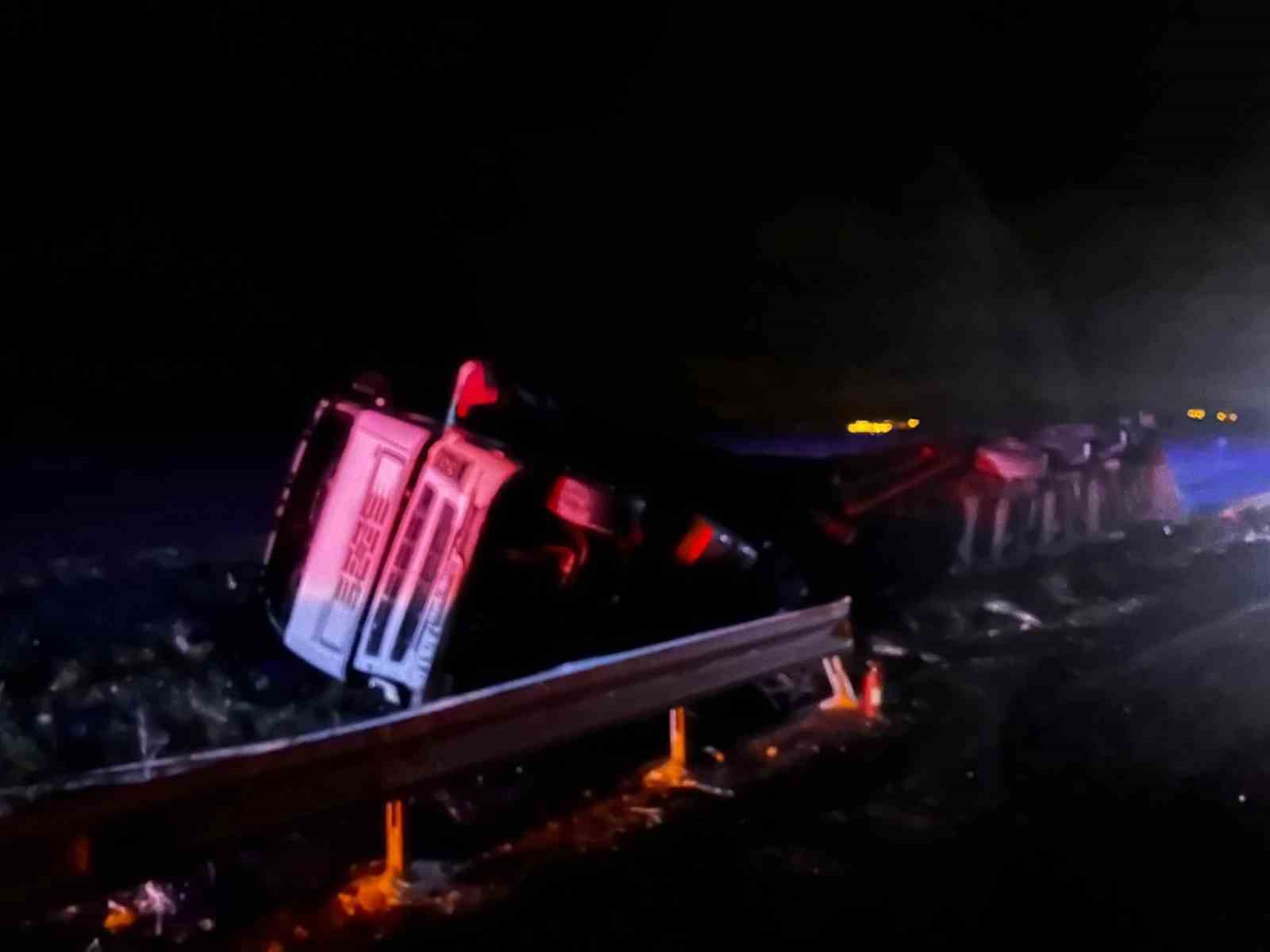 Zincirleme kaza: 4 jandarma personeli yaralandı