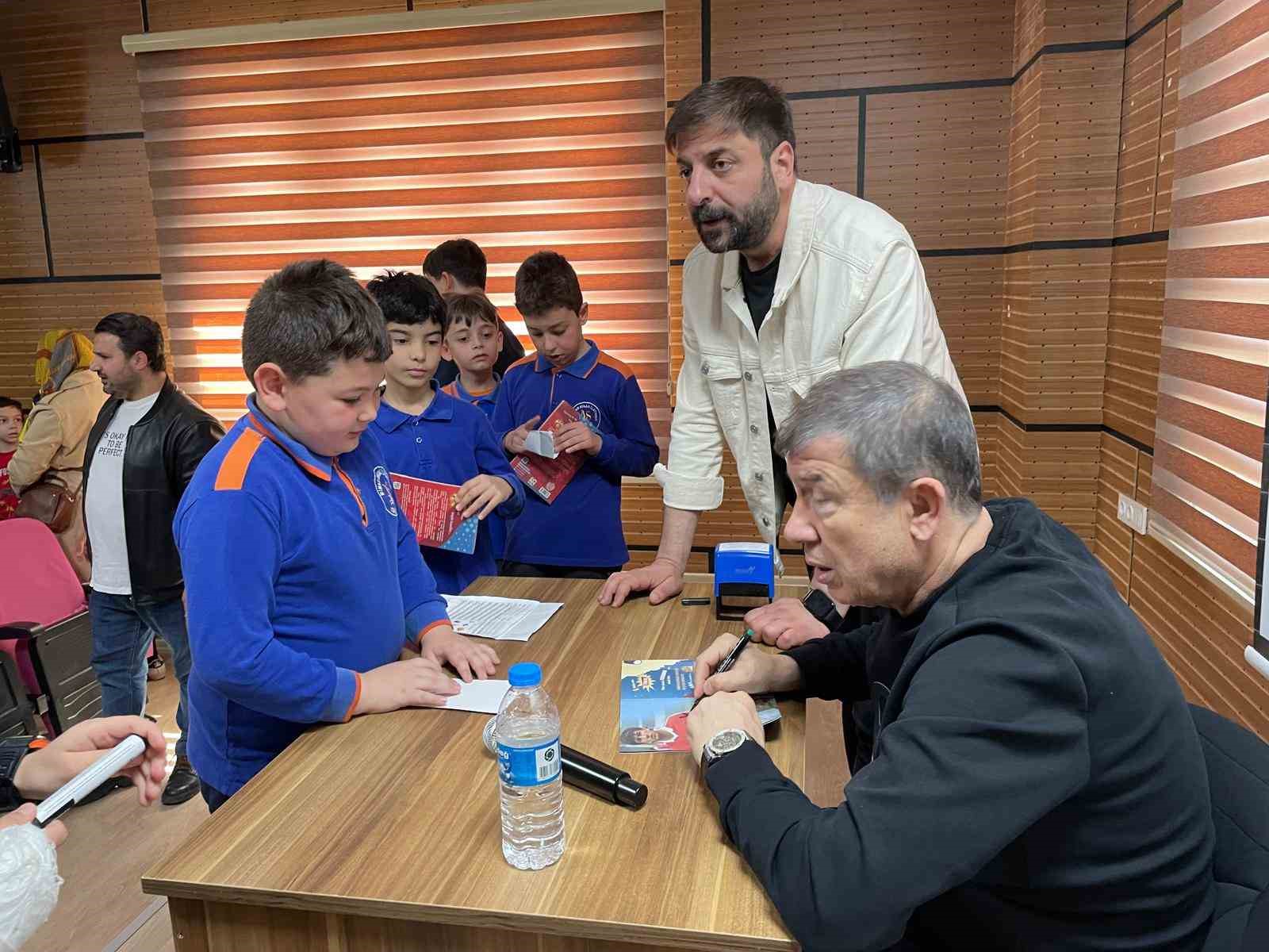 Tanju Çolak öğrencilerle buluştu: 'Disiplin ve mücadele başarıyı getirir'