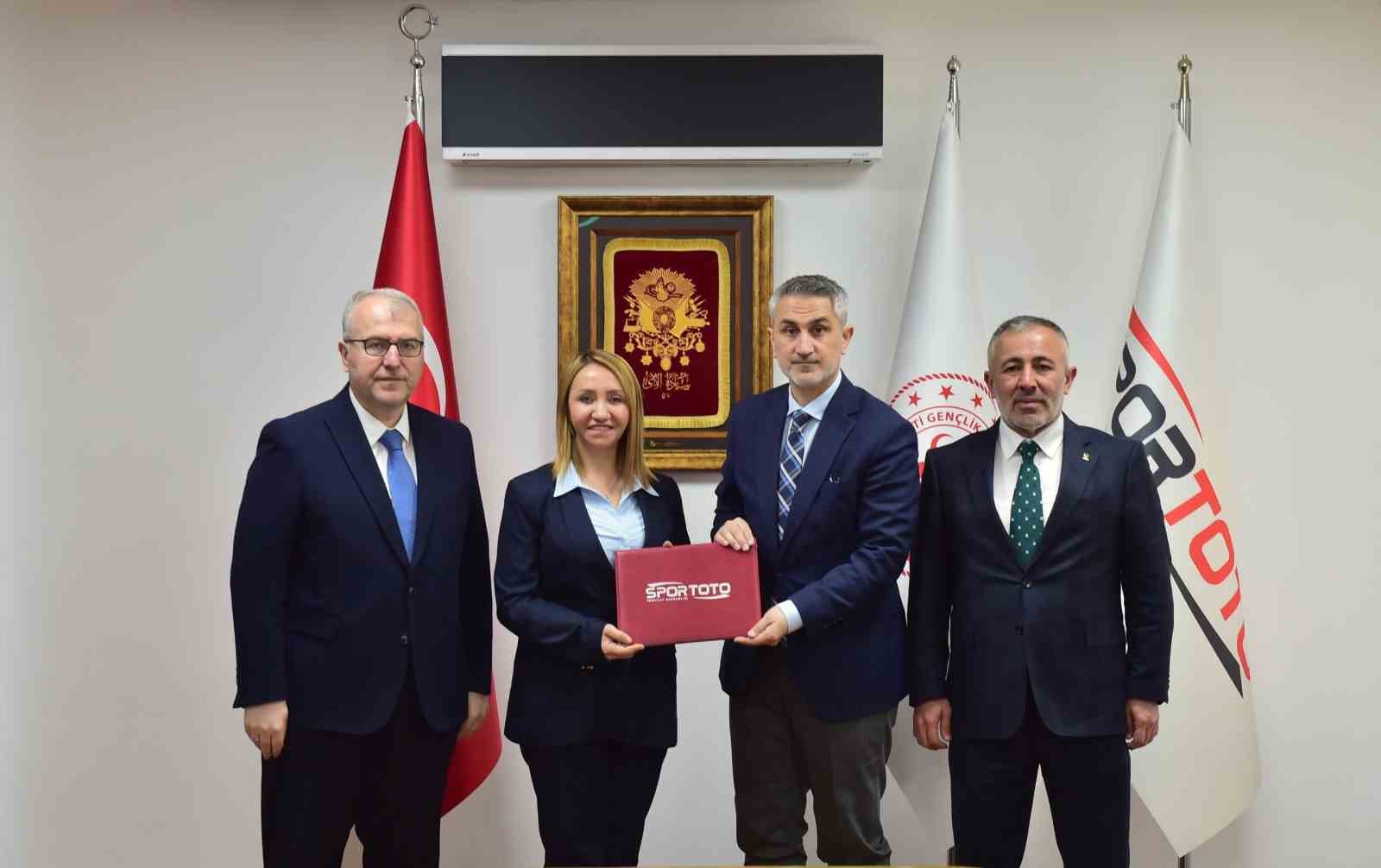 Bilecik'e büyük spor yatırımı için imzalar atıldı