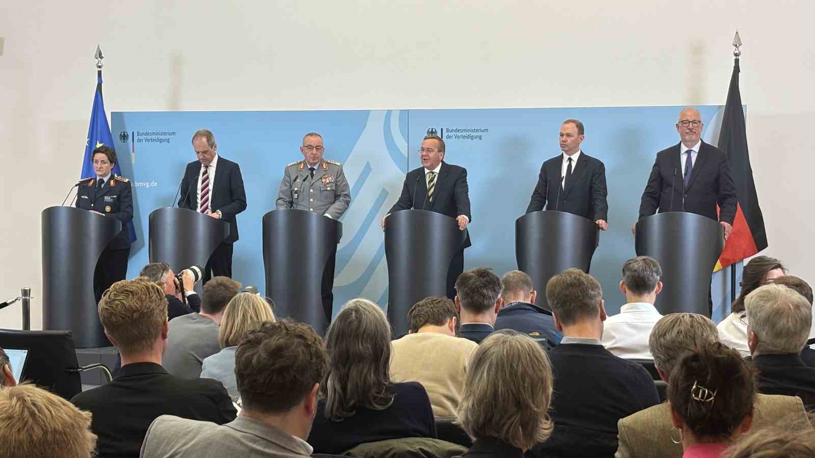 Almanya'da 'muharebeye hazır asker sayısını 460 bine çıkarma' hedefi