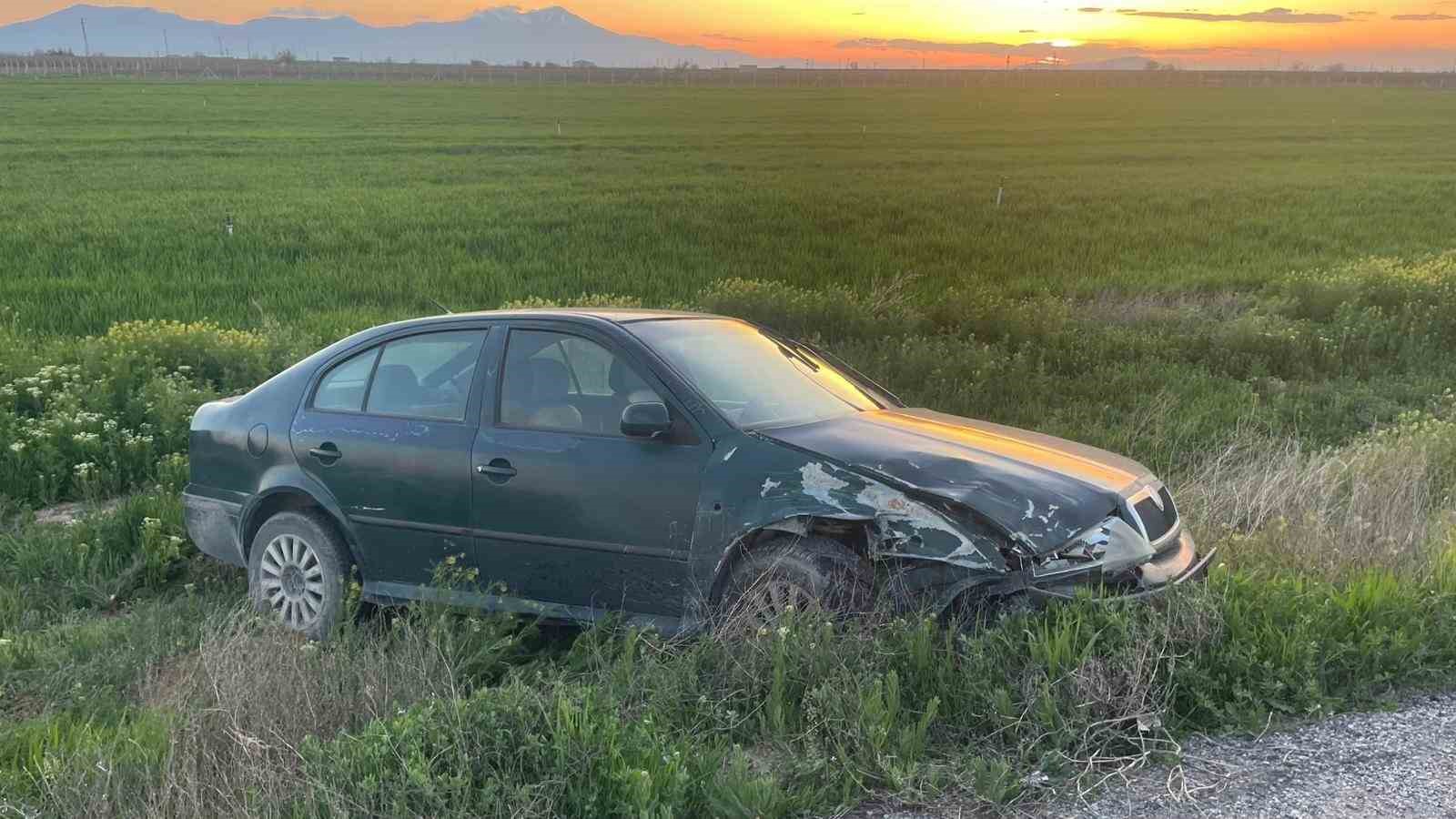 Otomobiller çarpıştı: 3 yaralı