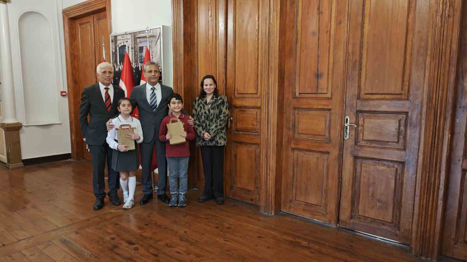 23 Nisan'da koltuğu devralan minik kaymakamın ilk talebi tebessüm ettirdi