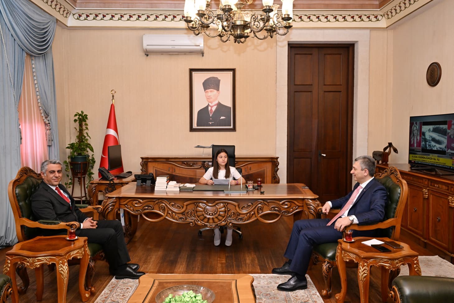 Valilik makamını temsili devralan Nazenin: 'Savaşların değil oyunların konuşulduğu bir gelecek için barış çağrımızı yineliyoruz'