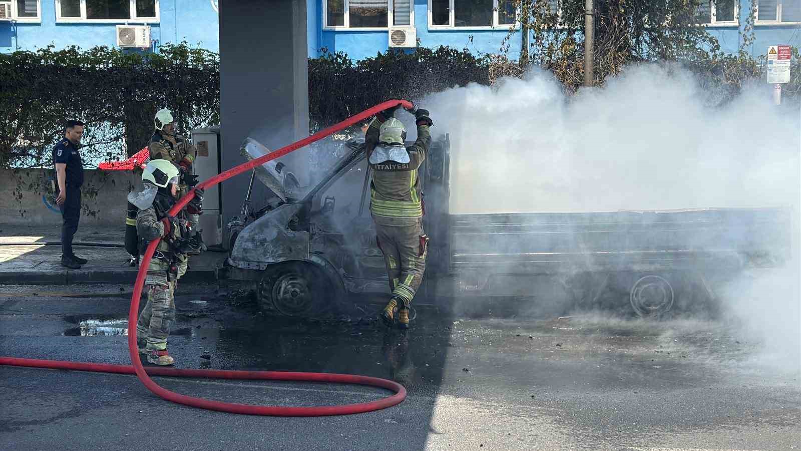 Ankara'da kamyonet yangını