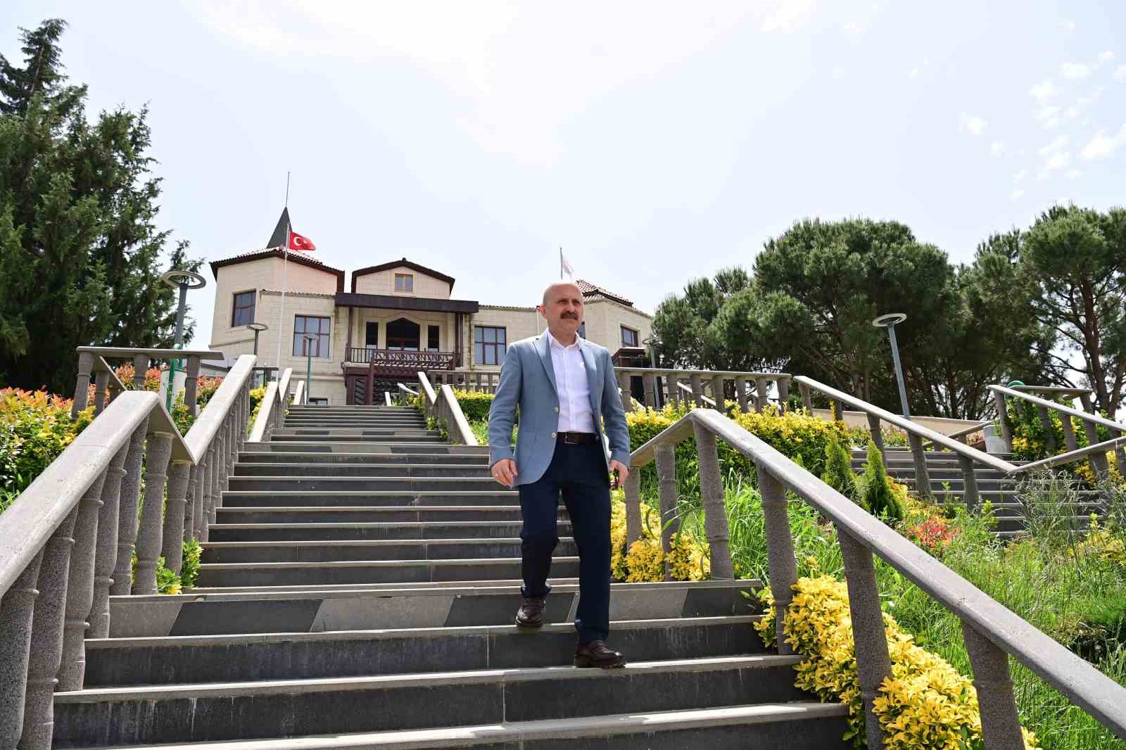 Vali Varol, Adnan Menderes'in hatırasını yaşatan müzede incelemelerde bulundu