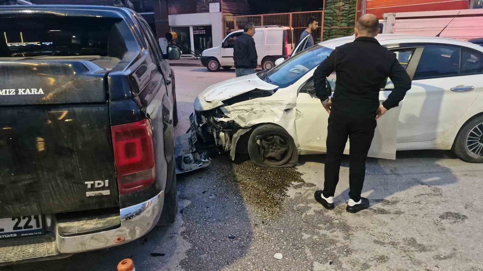 Alkollü sürücünün karıştığı zincirleme kaza kamerada: 1 yaralı