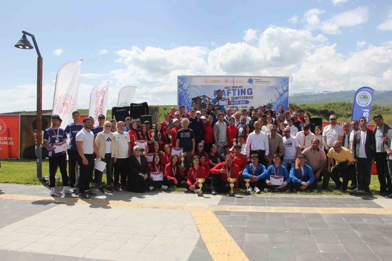 Murat Nehri'nde kano heyecanı sona erdi:400 sporcu kıyasıya yarıştı
