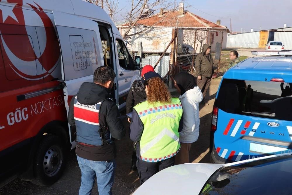 6 düzensiz göçmen yakalandı