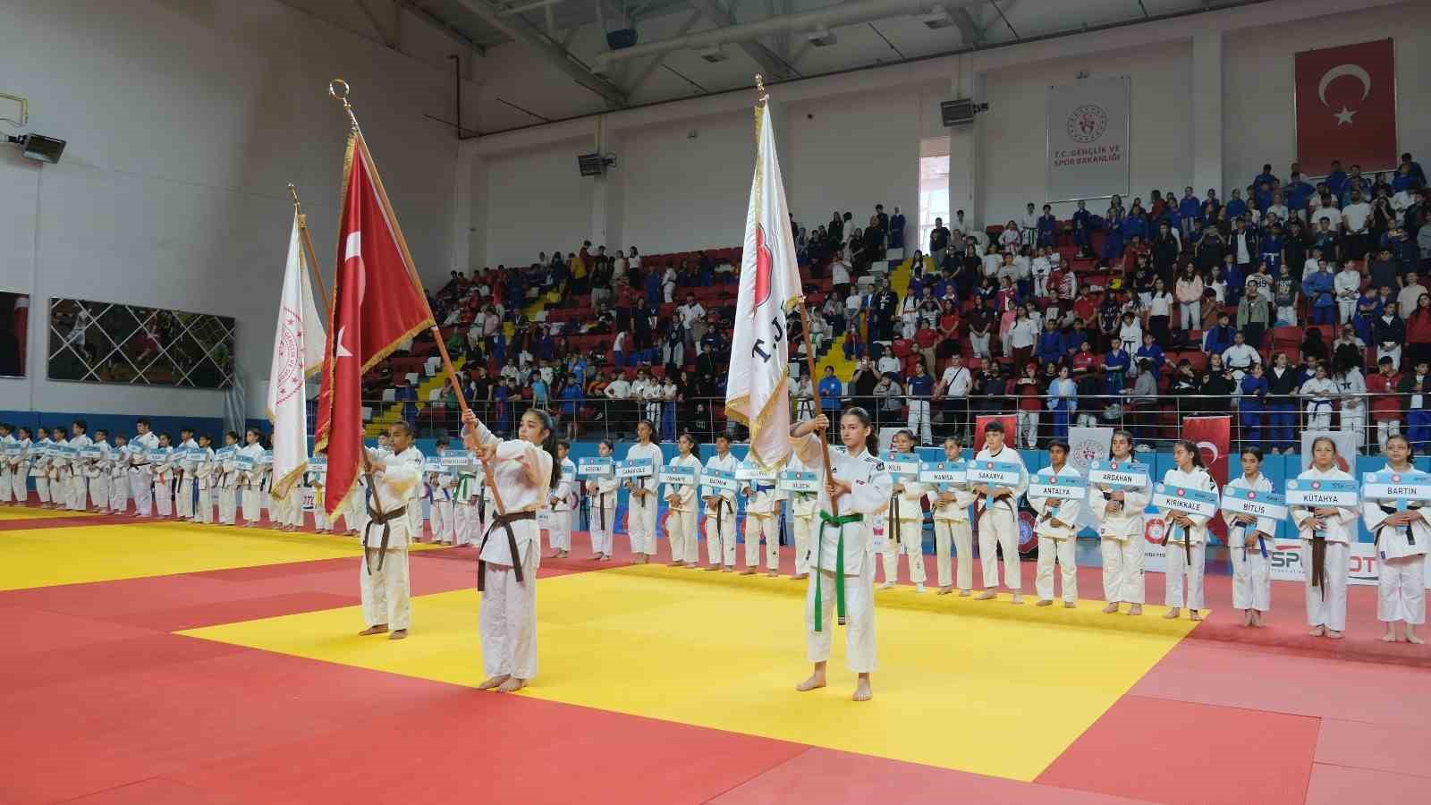 Karaman'da Minikler Türkiye Judo Şampiyonası heyecanı başladı