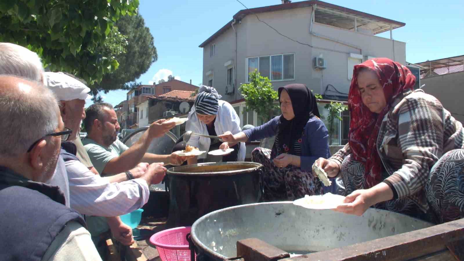 Balıkesir'de 30 yıllık mahalle hayrı yapıldı