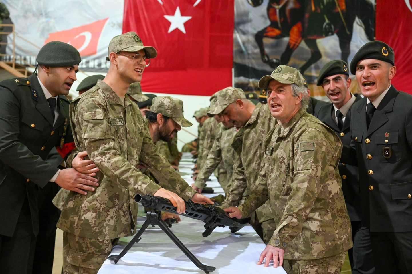 Engelleri aştılar, vatana asker oldular