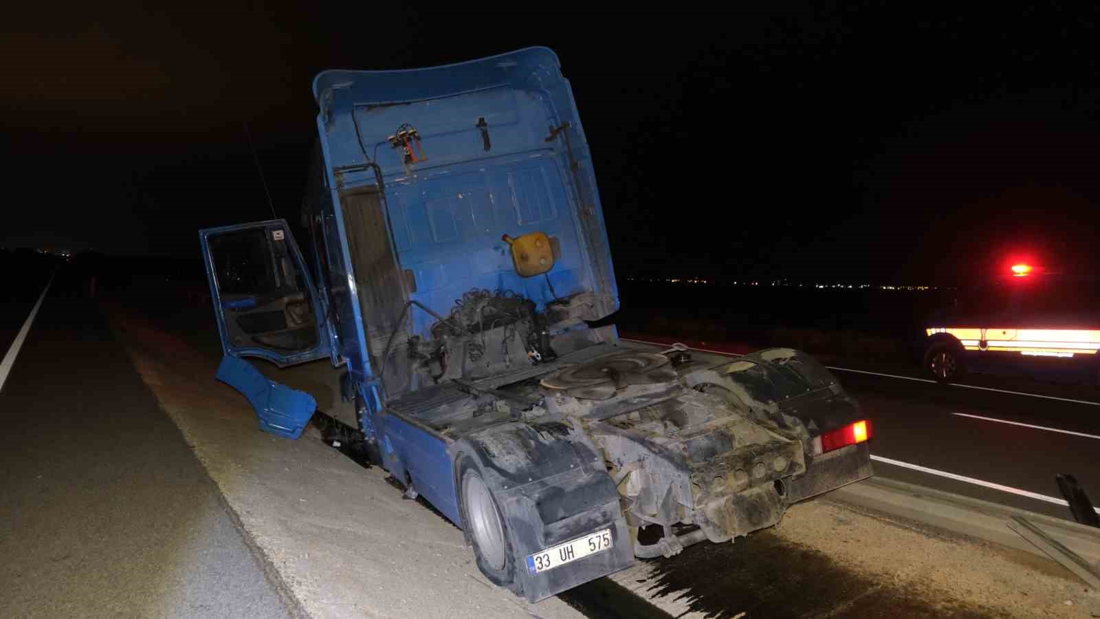 Bariyerlere çarpan tır refüje düştü: 1 yaralı