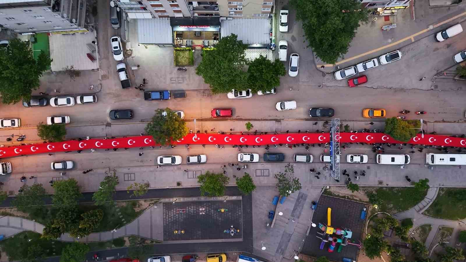 Kırıkkale'de 19 Mayıs coşkusu: Yüzlerce vatandaş, metrelerce uzunluğundaki Türk bayrağıyla yürüdü