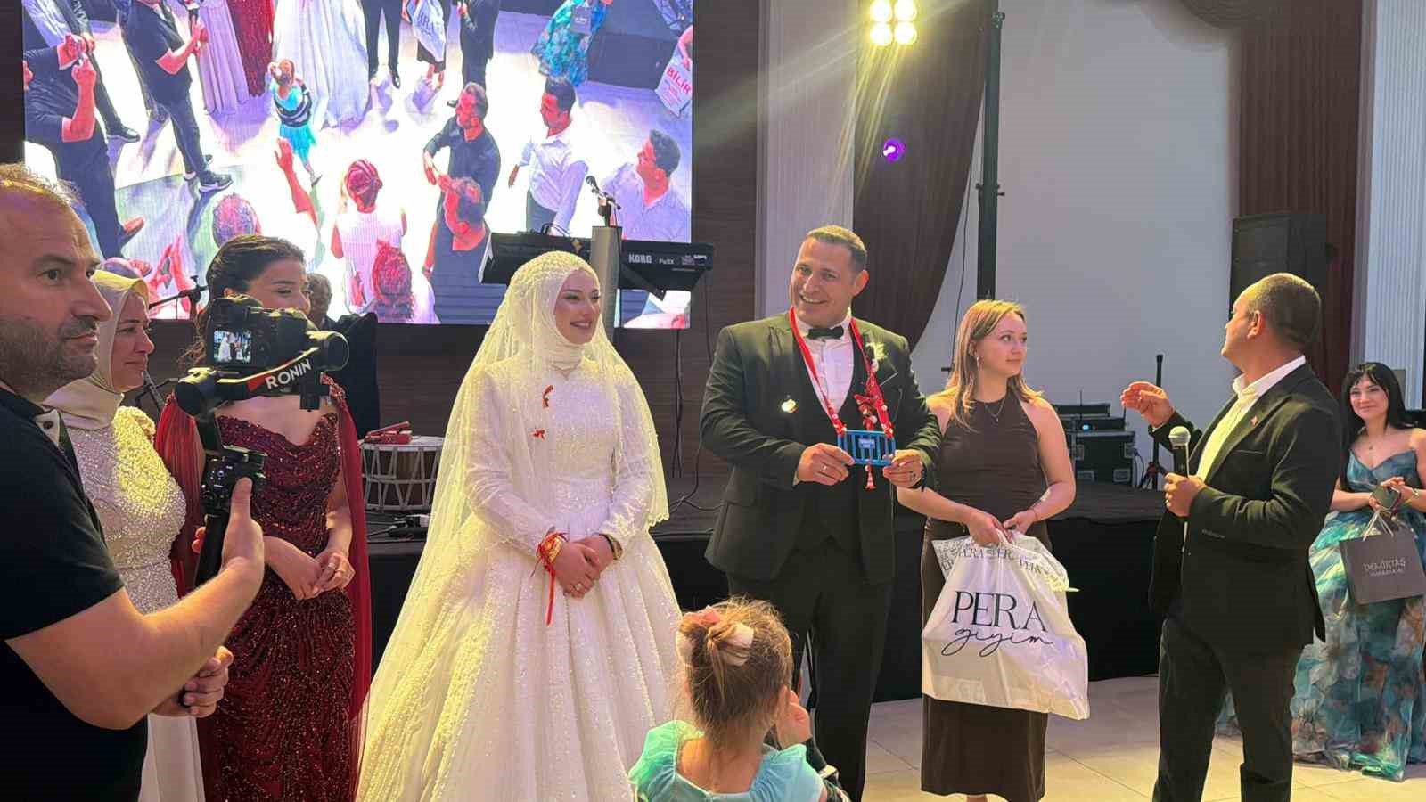 Zabıta damada mesai arkadaşlarından 'bariyerli' koruma kalkanı