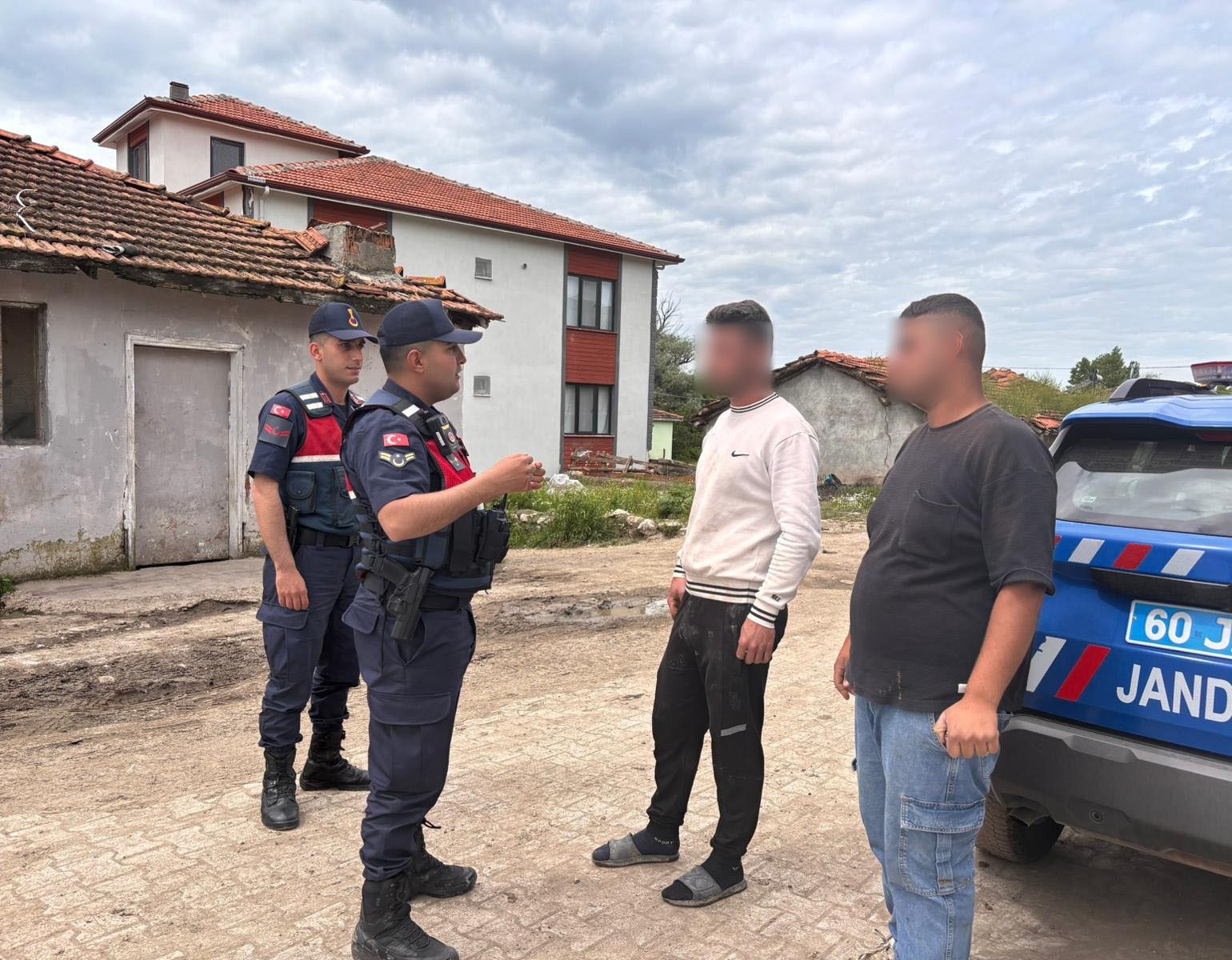 Tokat'ta taşkın riskine karşı vatandaşlar güvenli bölgelere taşındı