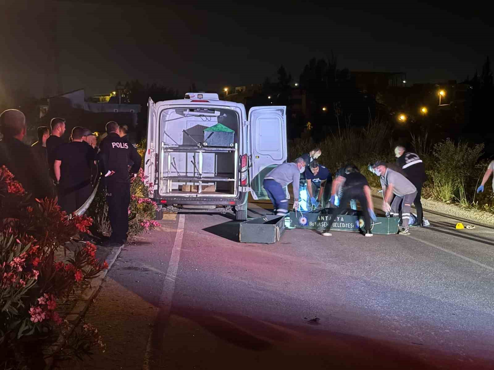 Antalya'da 3 kişinin öldüğü selektör cinayeti görüntülendi