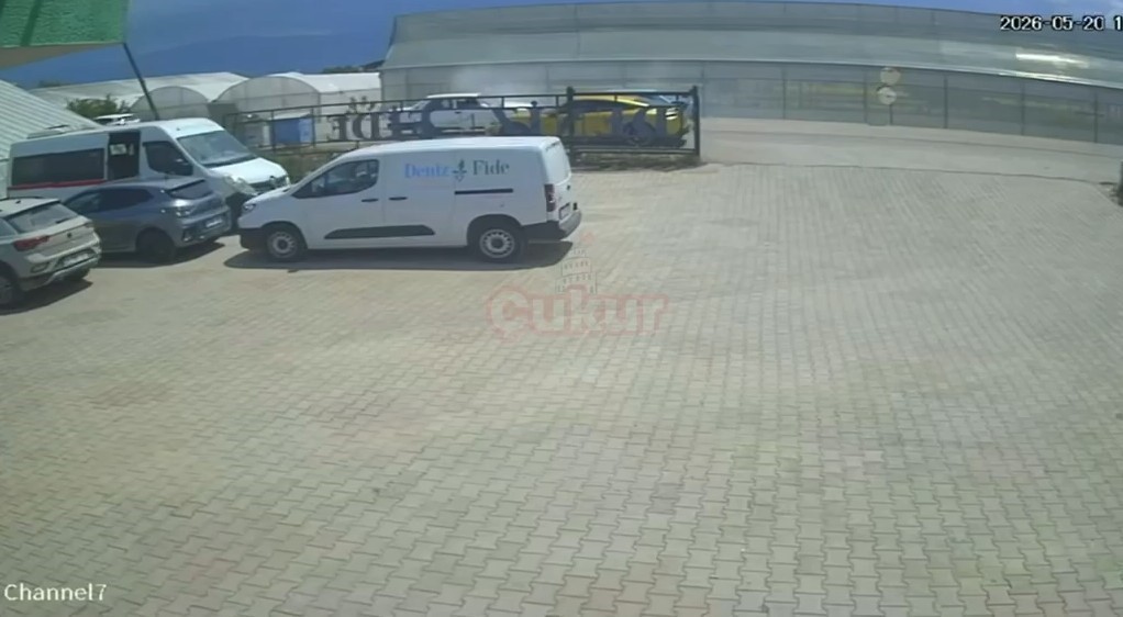 Antalya'da iki Tofaş kafa kafaya çarpıştı: 4 yaralı