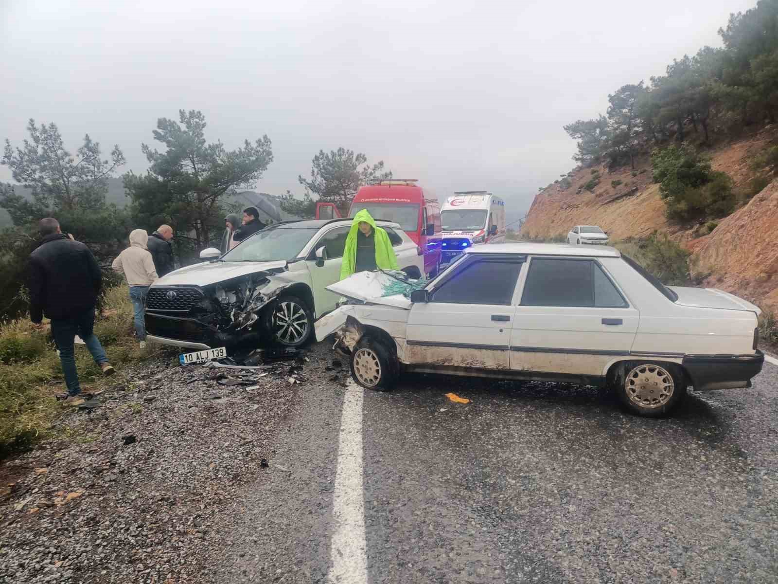Havran'da iki otomobil çarpıştı: 1 yaralı