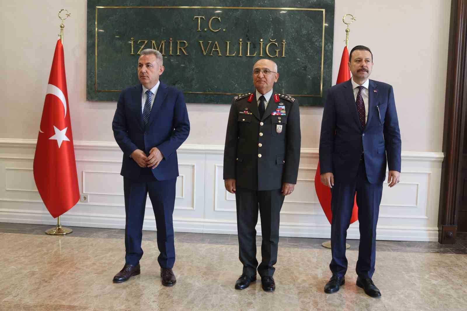 Vali Elban, protokolle bayramlaştı