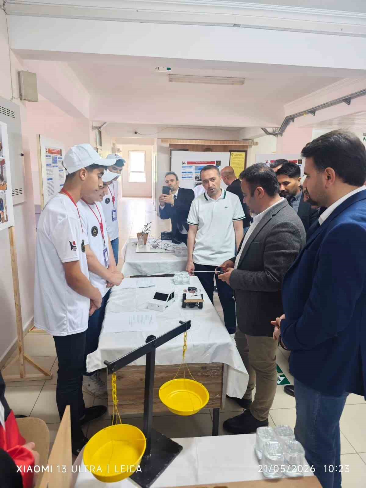 Silvan'da TÜBİTAK 4006 Bilim Fuarı rüzgarı