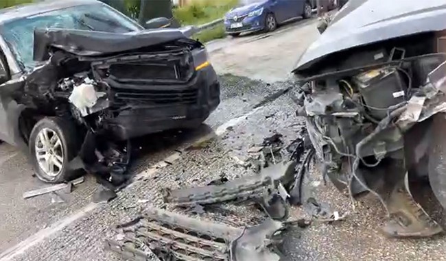 Burdur'da 3 otomobil çarpıştı: 5 yaralı