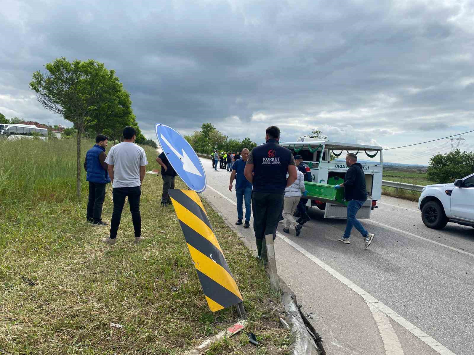 Çanakkale'de iki otomobil çarpıştı: 2 ölü, 3 yaralı