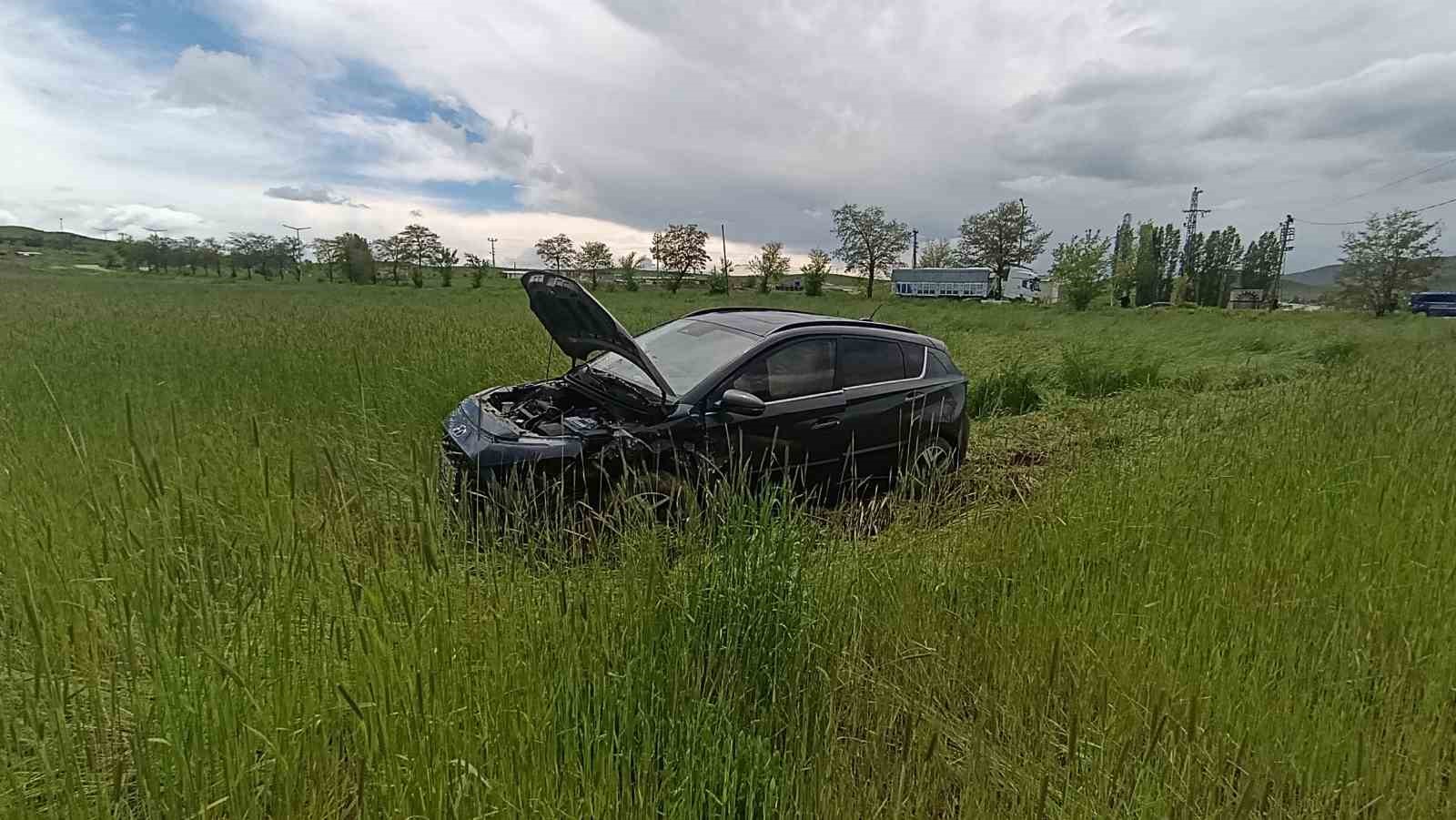Sivas'ta trafik kazası: 1'i çocuk 3 yaralı