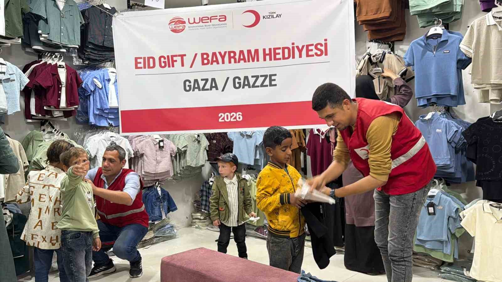 Türk Kızılay'dan Gazzeli çocuklara bayramlık sevinci