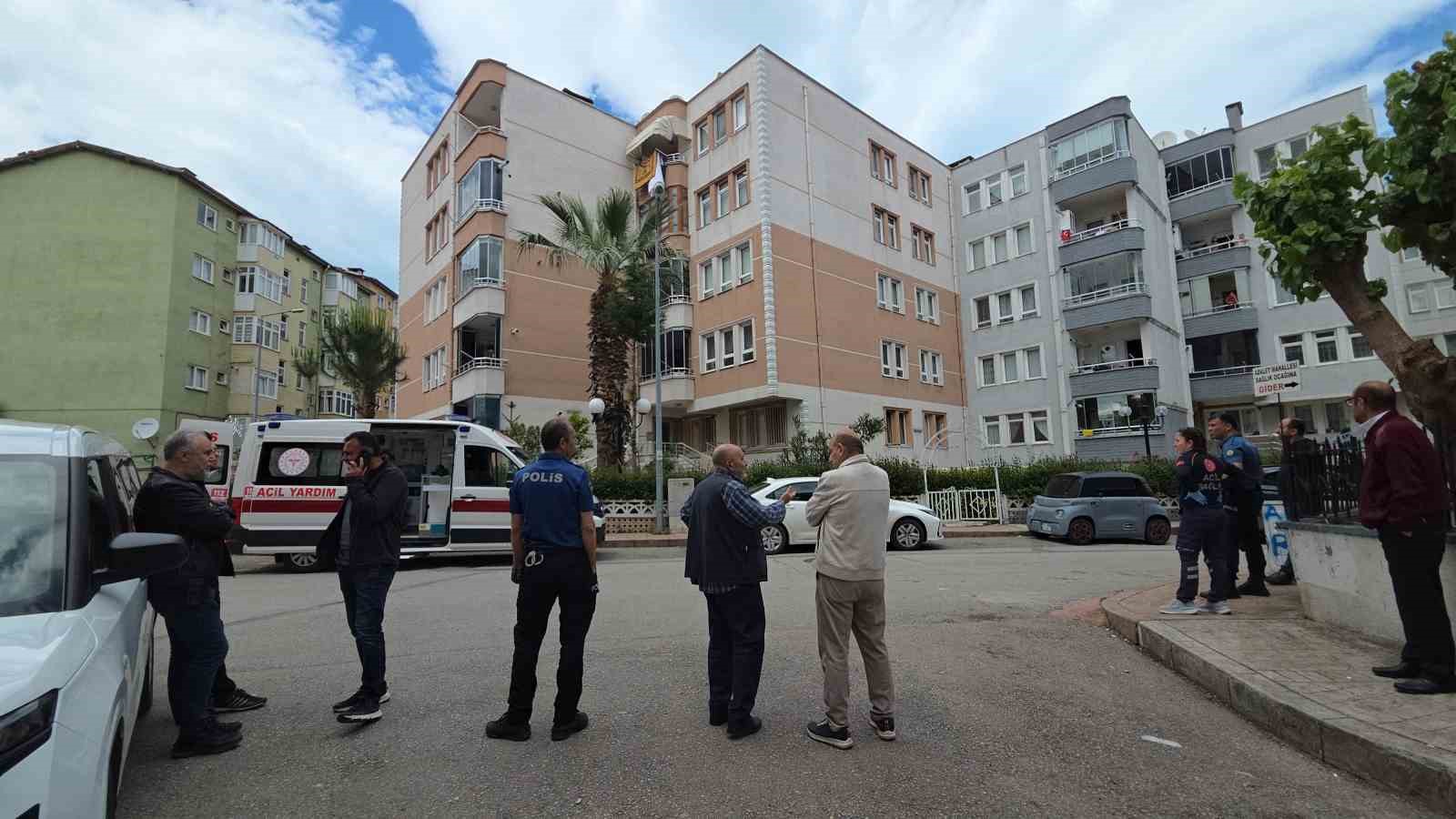 Mahallede panik: Genç kadın 2 saat sonra ikna oldu
