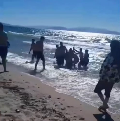 Kuşadası'nda iki kişi boğulma tehlikesi geçirdi