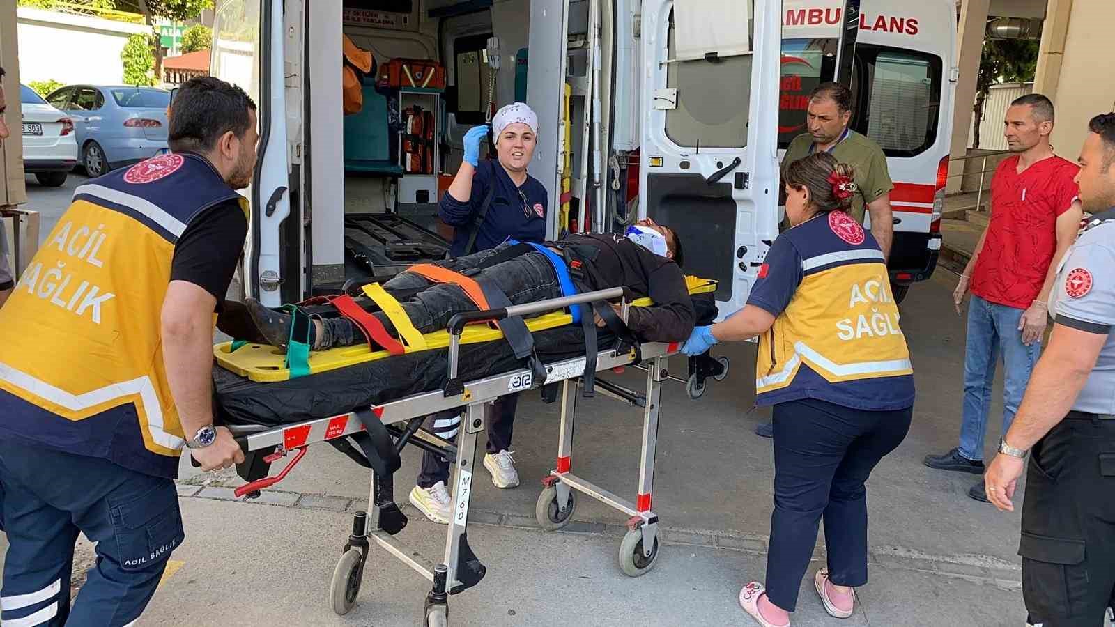 Otomobil ile hafif ticari araç çarpıştı: 6 yaralı
